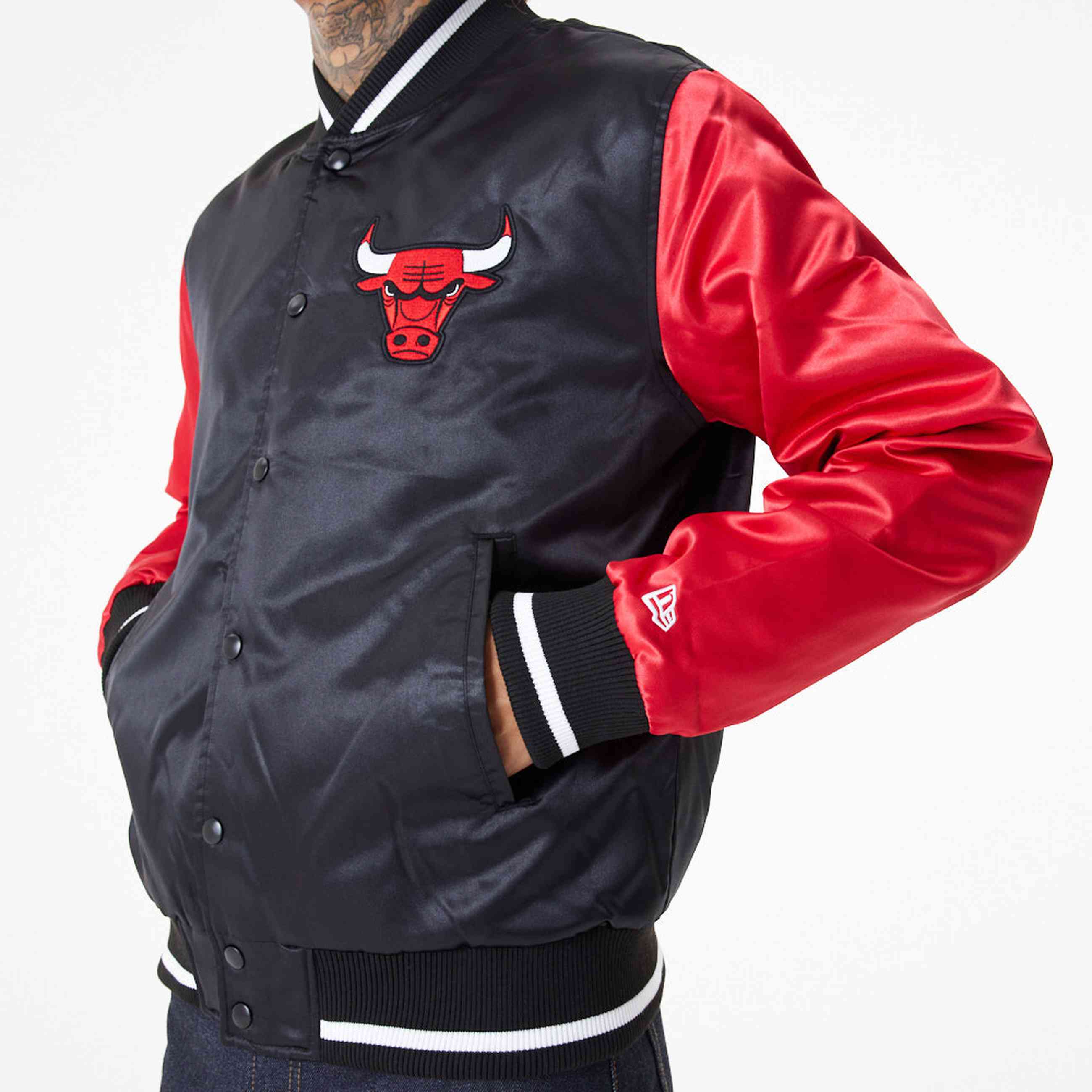 New Era - NBA Chicago Bulls Satin Bomber Jacke